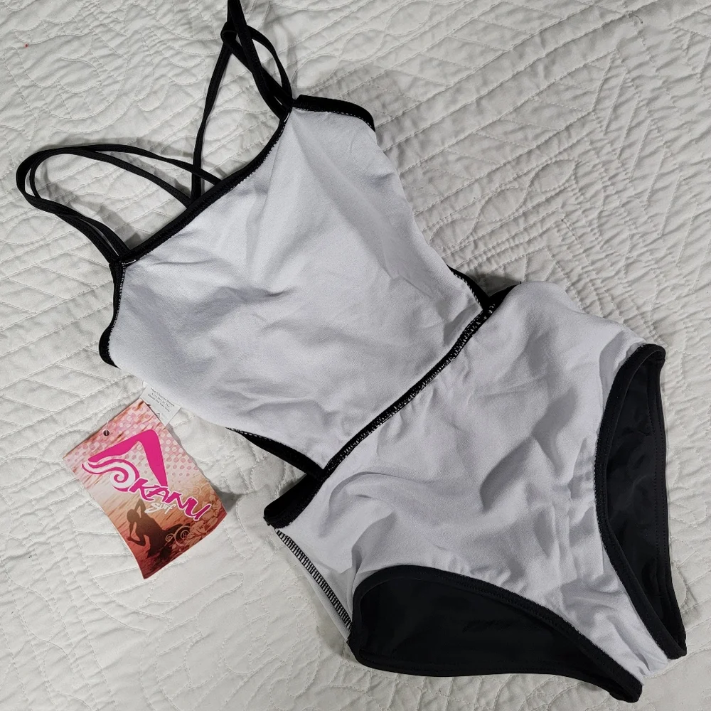 Girls Black Crisscross Cut Out One Piece Bathingsuit / Swimsuit